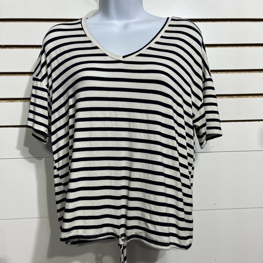🔥Green Envelope striped tee size large - Picture 3 of 8